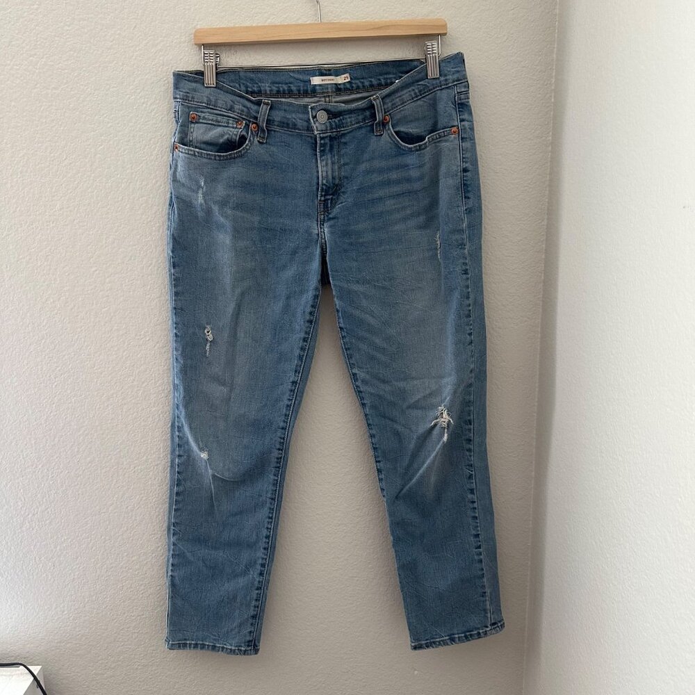 Levi's Boyfriend Mid Rise Relaxed Fit Tapered Leg Light Blue Distressed Sz 29